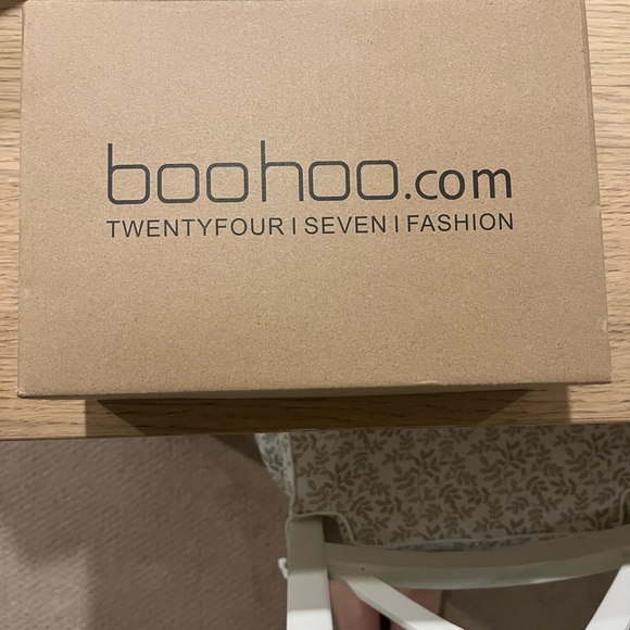 BOOHOO Strappy Heels *White* - Picture 3 of 3